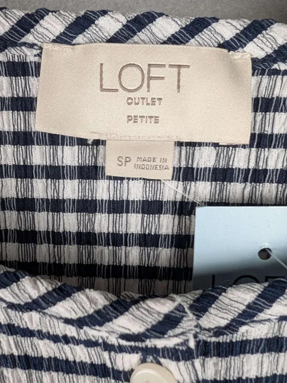 NWT Loft Outlet Navy/White Stripe Seersucker Blouse Lightweight SZ SP Spring 26